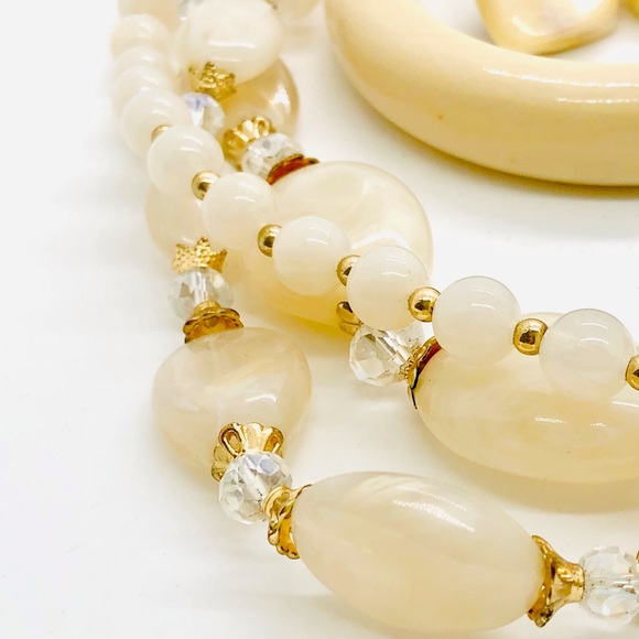 Vintage Creamy Ivory Plastic Lucite Jewelry Lot - Picture 7 of 16